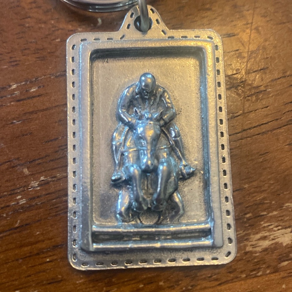 Dior silver keychain with heart and logo charms - Picture 4 of 4